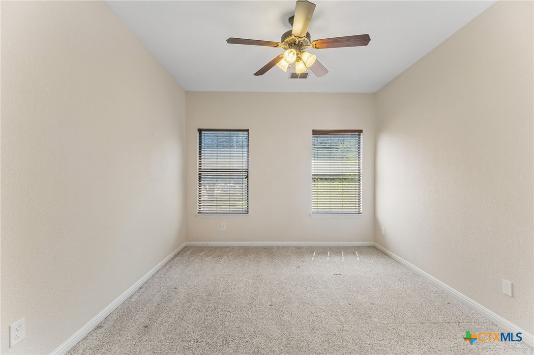 406 Marsh Oval Property Photo 28
