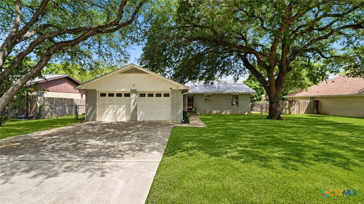 938 Lazy Trail Property Photo 1