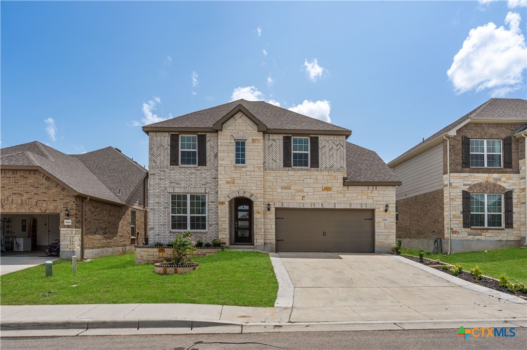 942 Blue Violet Property Photo 1