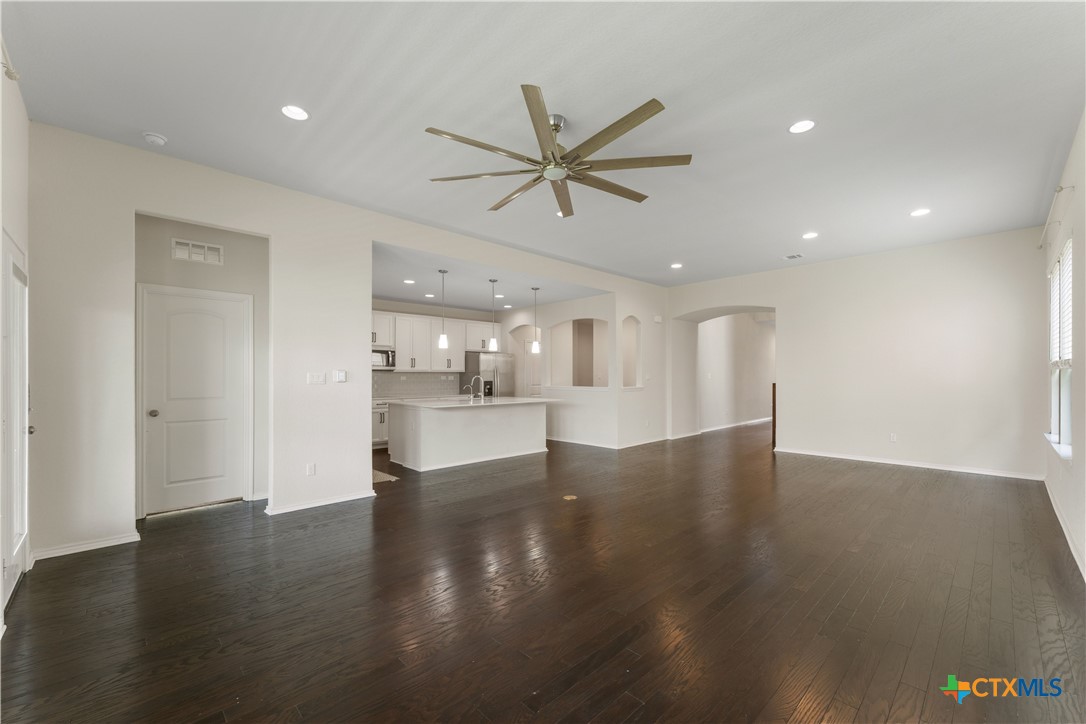 942 Blue Violet Property Photo 11