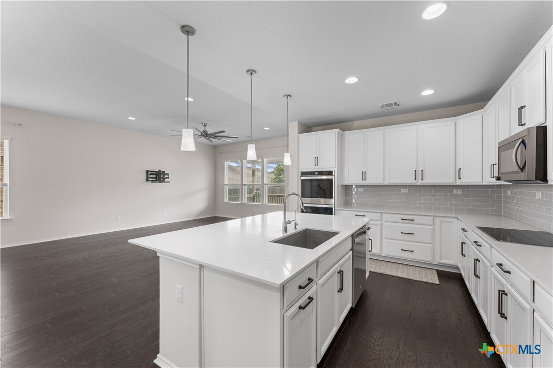 942 Blue Violet Property Photo 18