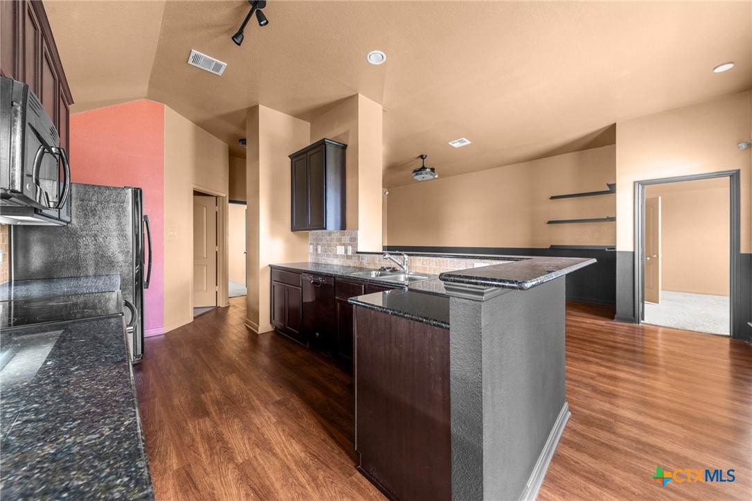 3409 Greyfriar Drive Property Photo 18