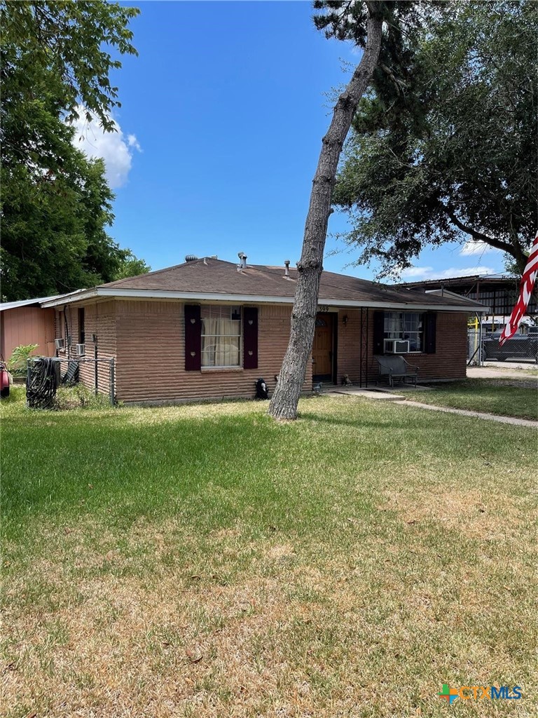 399 Pecan Street Property Photo 3