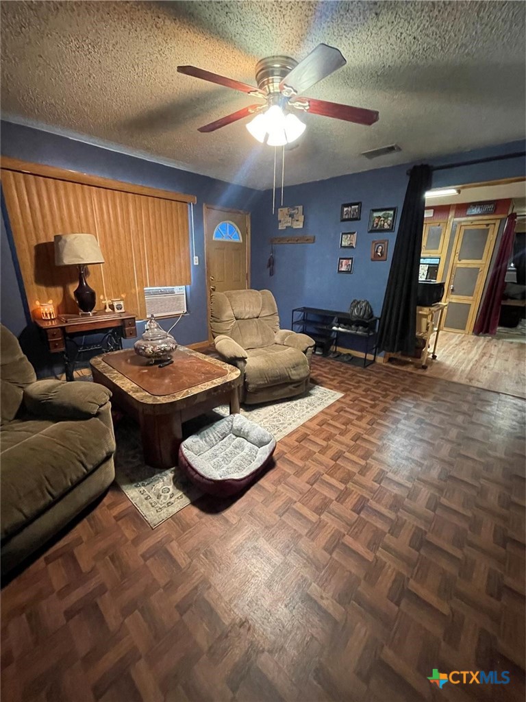 399 Pecan Street Property Photo 18