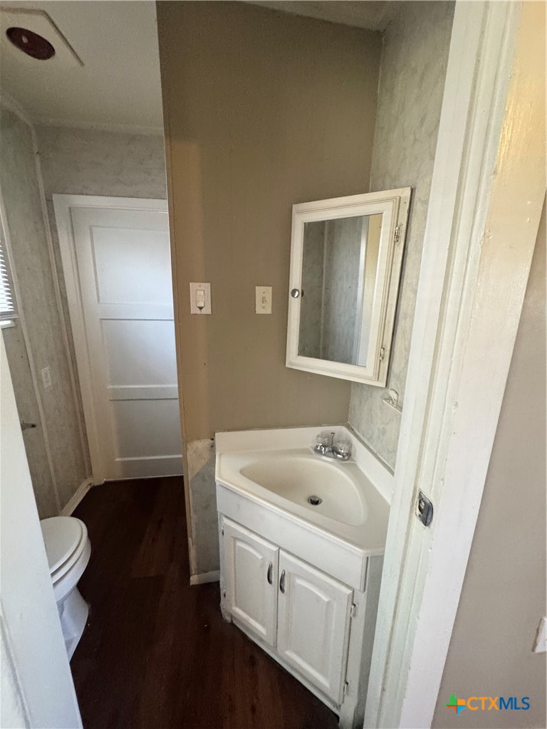 4711 N Main Street Property Photo 8