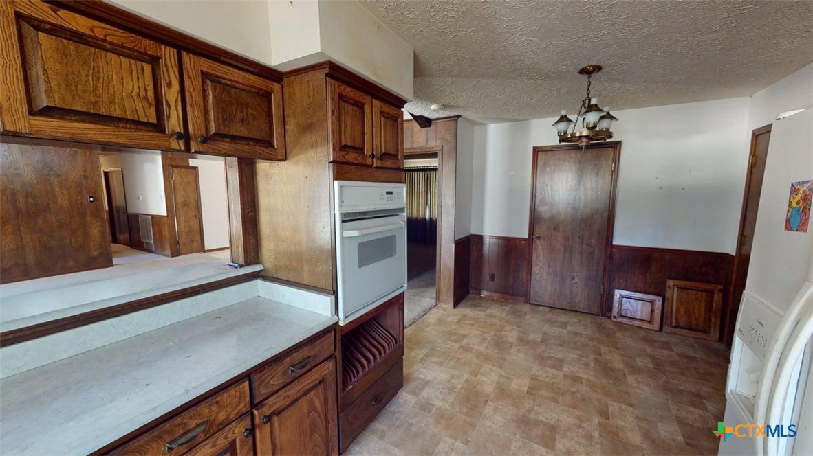 608 W Mustang Lane Property Photo 25