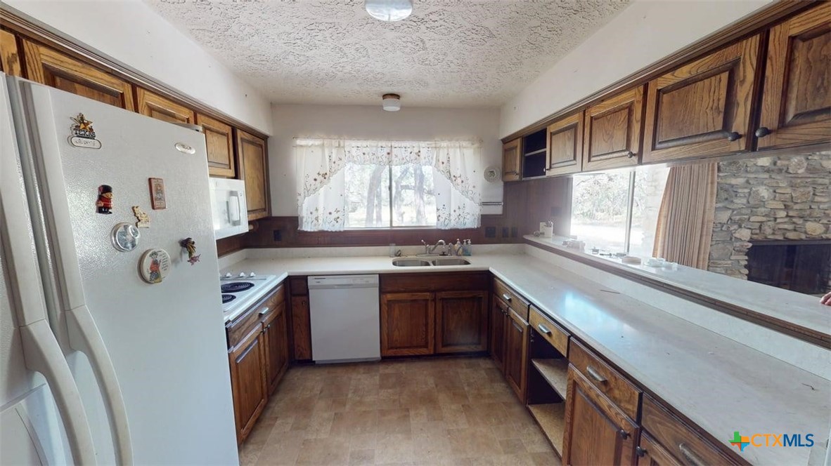 608 W Mustang Lane Property Photo 26