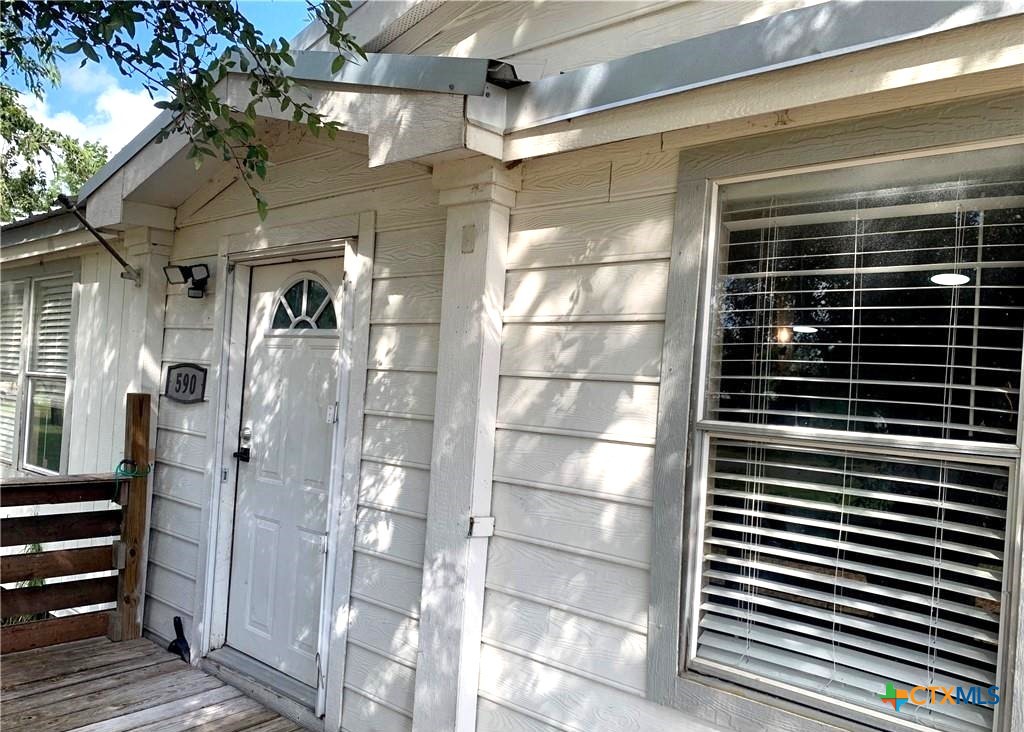 590 Lee Street Property Photo 3