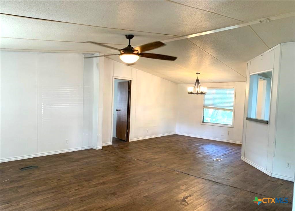 590 Lee Street Property Photo 4