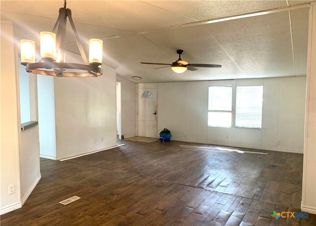 590 Lee Street Property Photo 5