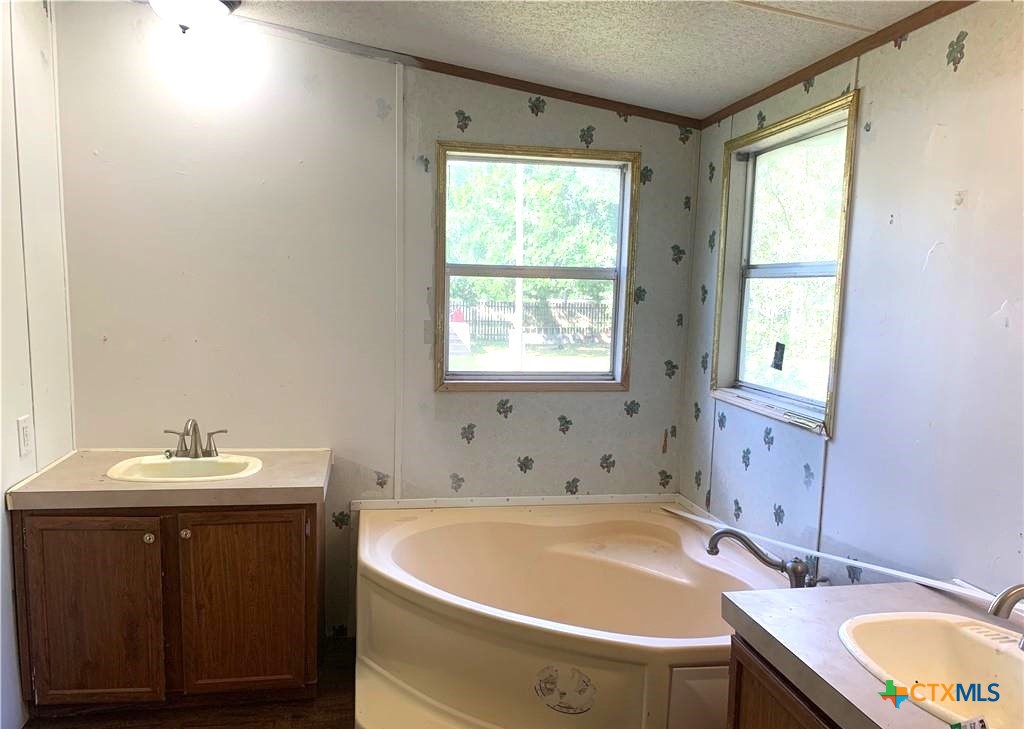 590 Lee Street Property Photo 10