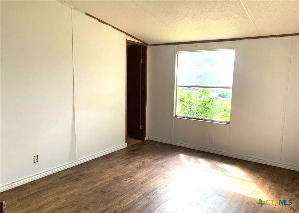 590 Lee Street Property Photo 13