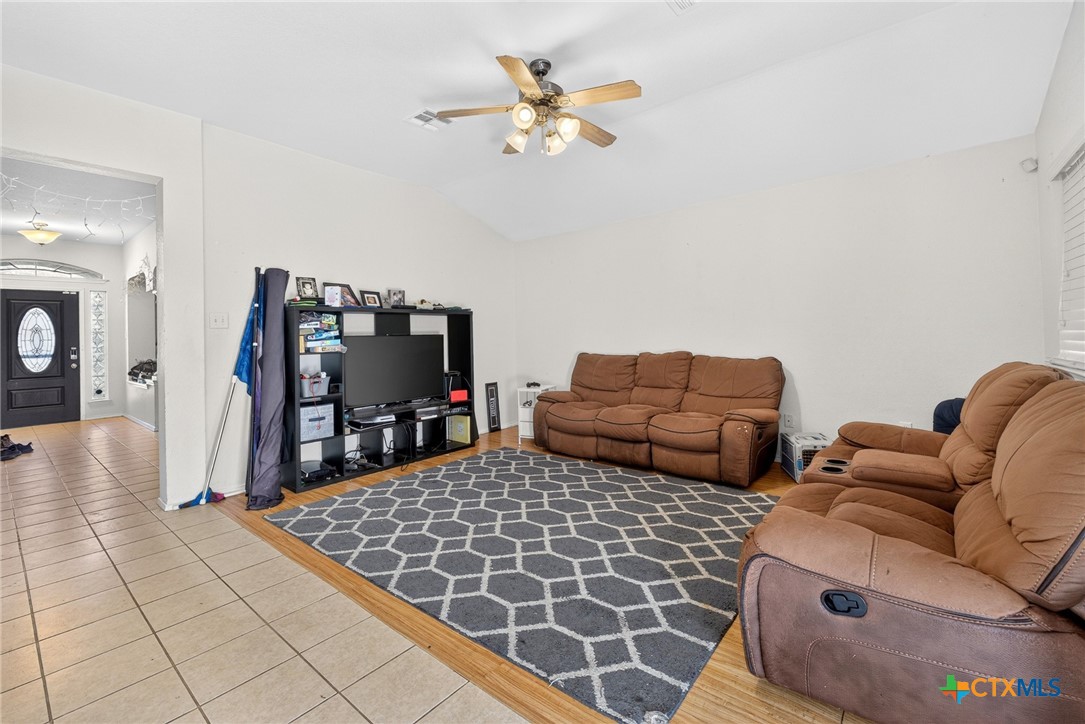 2215 Memory Lane Property Photo 8