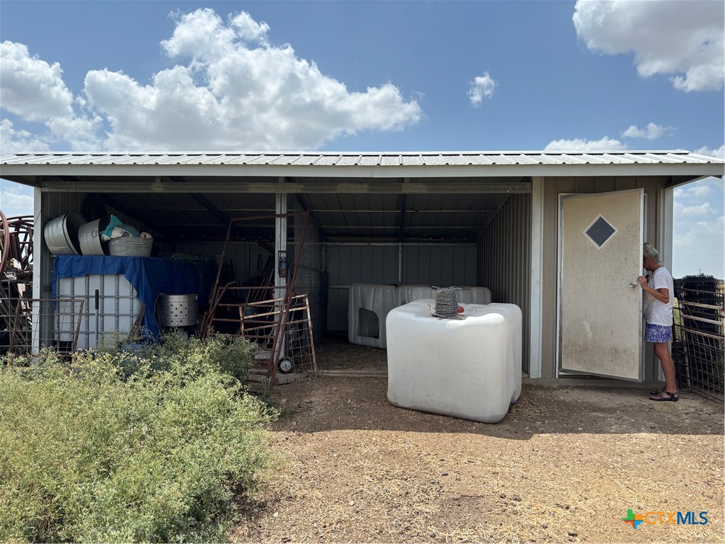 7100 Fm 972 Property Photo 11