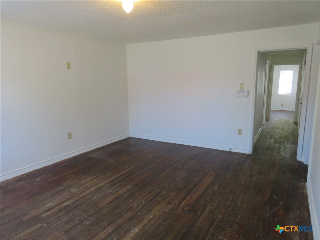1305 S 5th Street Property Photo 3