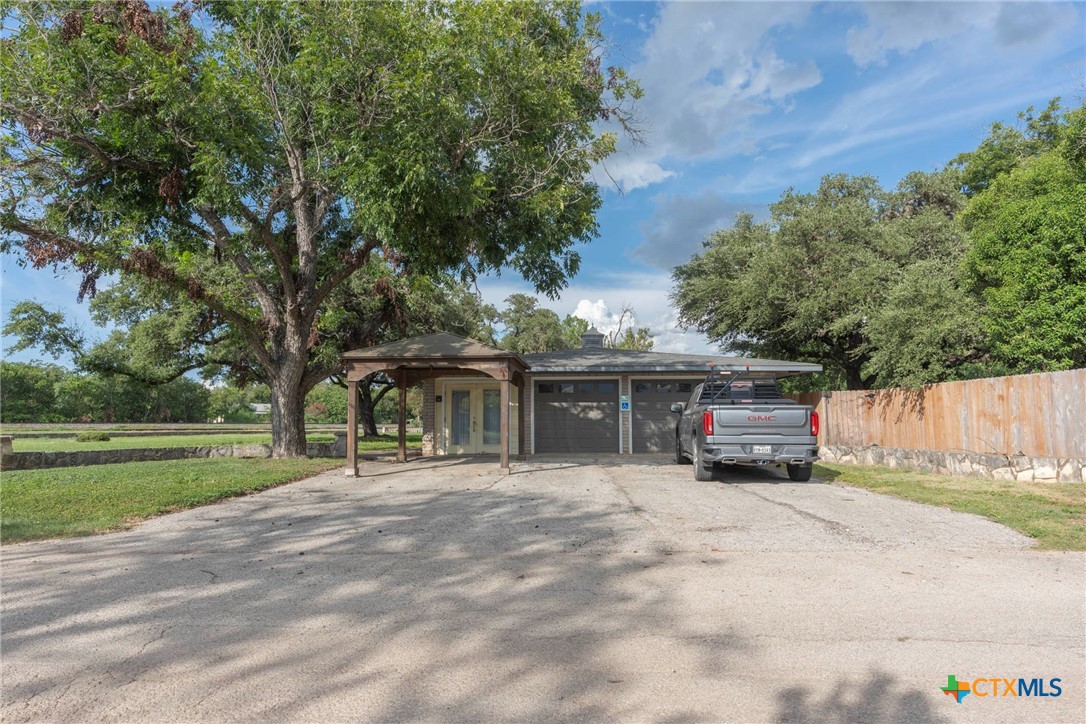310 Pfeil Road Property Photo 4