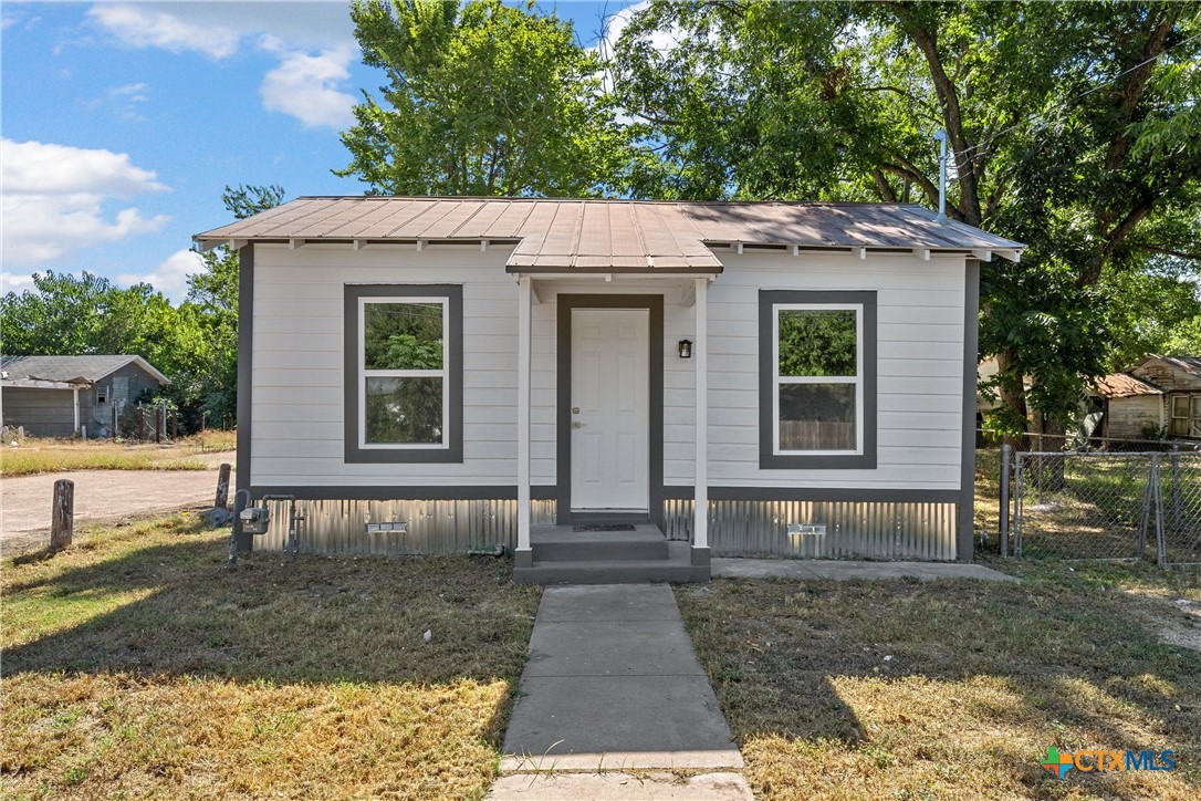 1803 N Fannin Avenue Property Photo 1