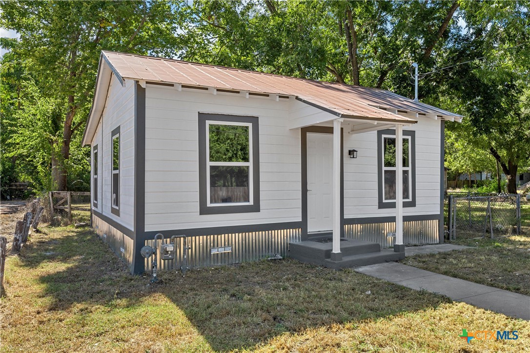 1803 N Fannin Avenue Property Photo 2