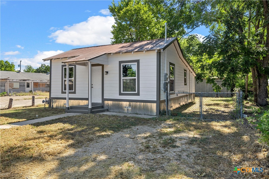 1803 N Fannin Avenue Property Photo 4