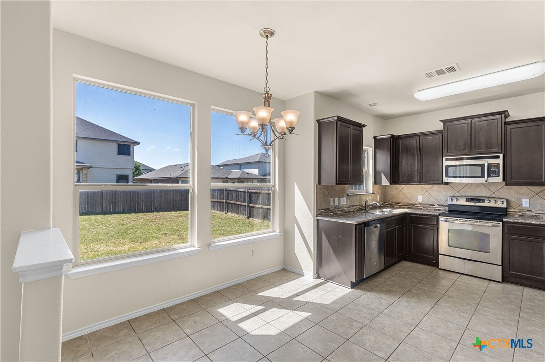 5810 Huntington Drive Property Photo 11