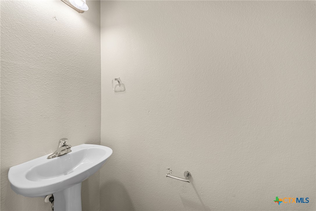 5810 Huntington Drive Property Photo 17
