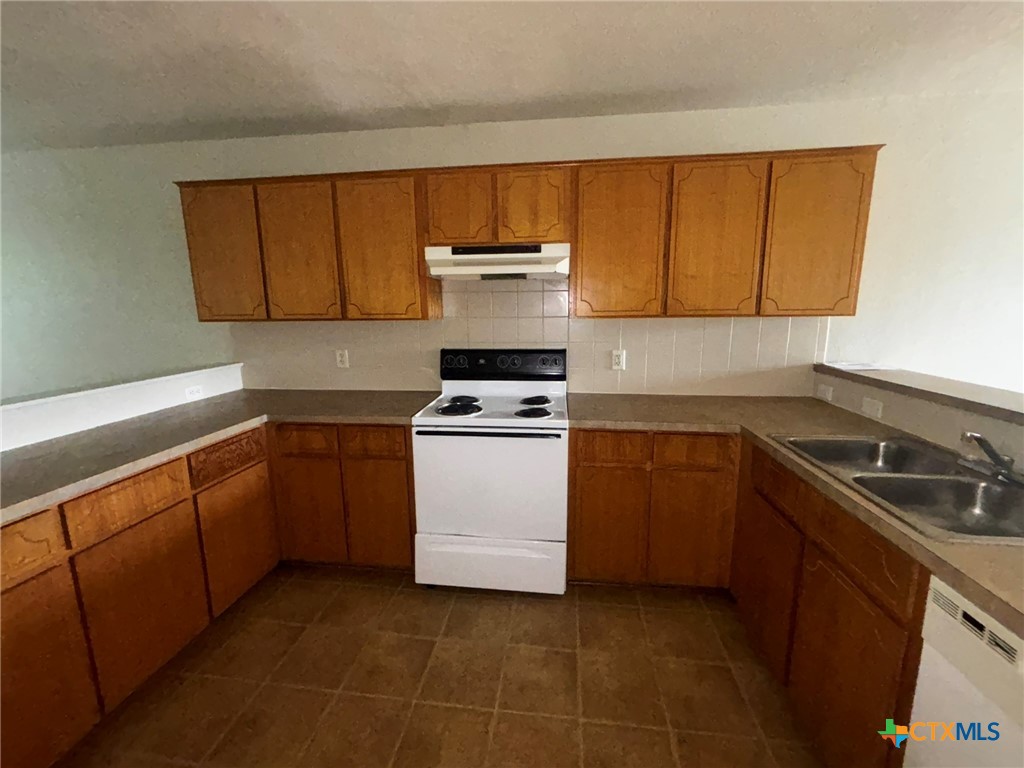 2109 Jennifer Drive A Property Photo 2