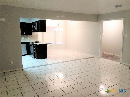 113 E Blancas Drive Property Photo 3