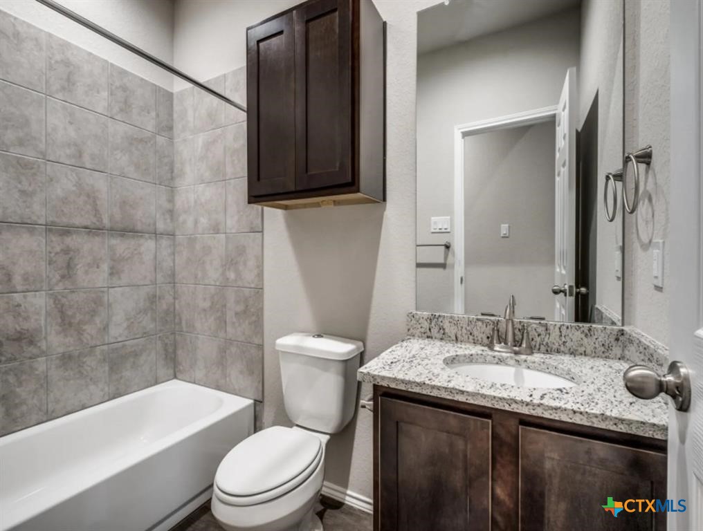 626 Heathers Way Property Photo 9