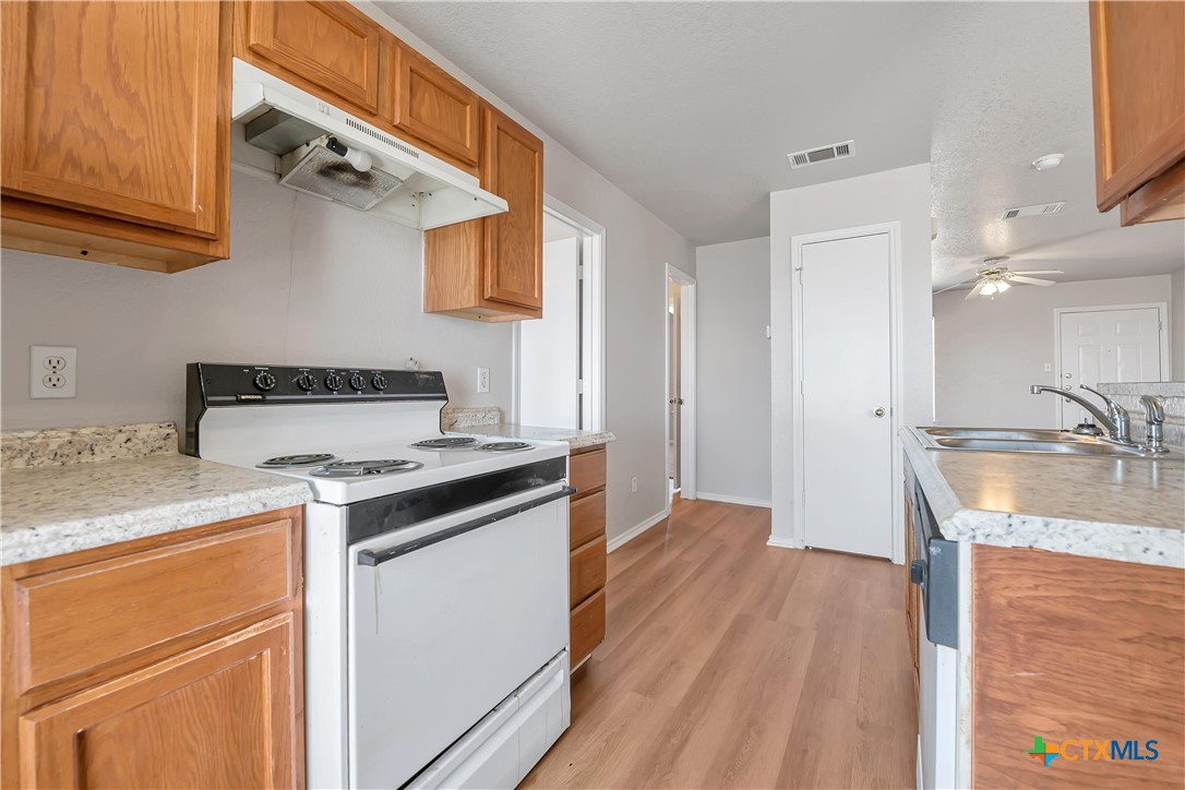 5808 Greengate Drive D Property Photo 8