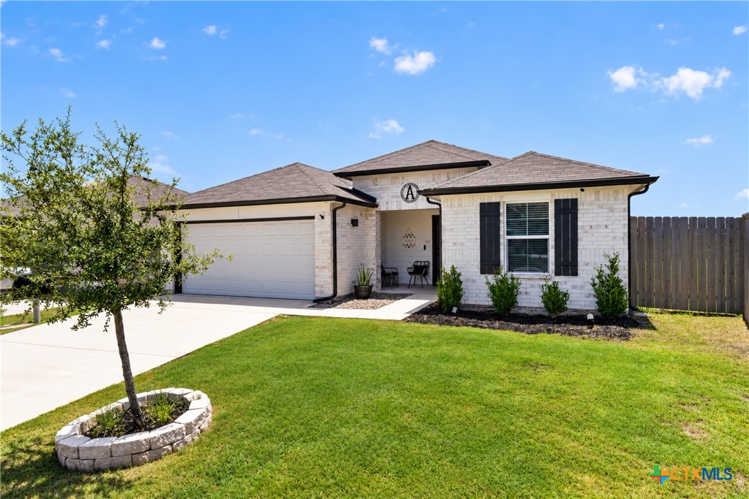 908 Gerardia Court Property Photo 4