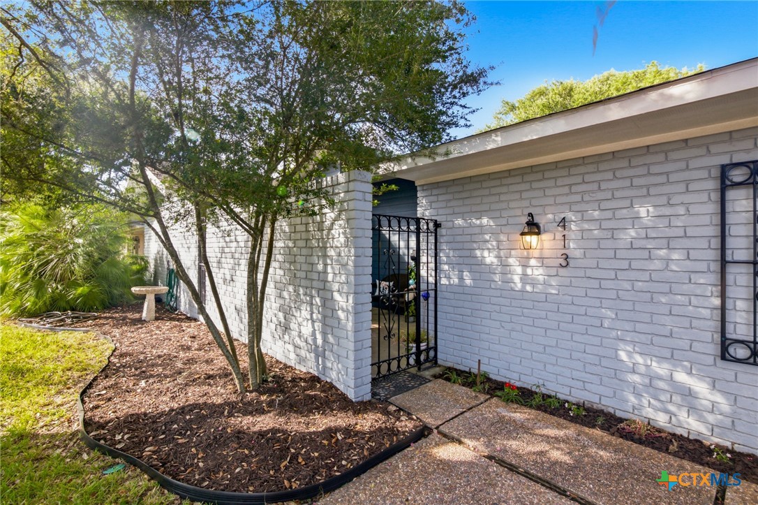 413 Salisbury Lane Property Photo 4