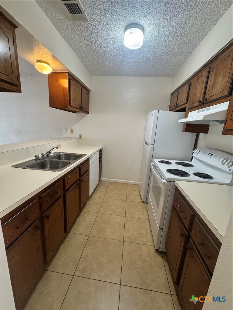 201 Versailles Street Property Photo 4