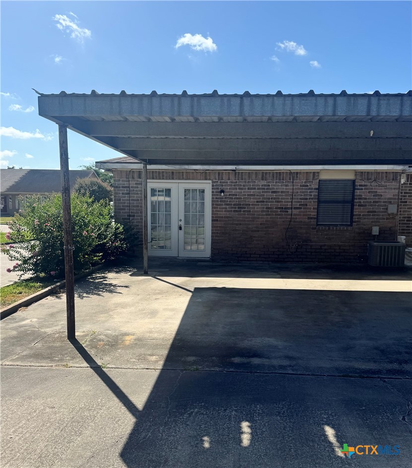 201 Versailles Street Property Photo 13