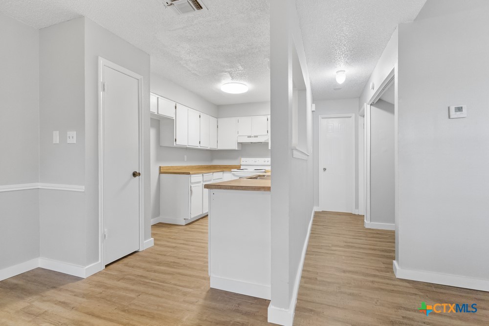 6714 Windsor Hollow Property Photo 7