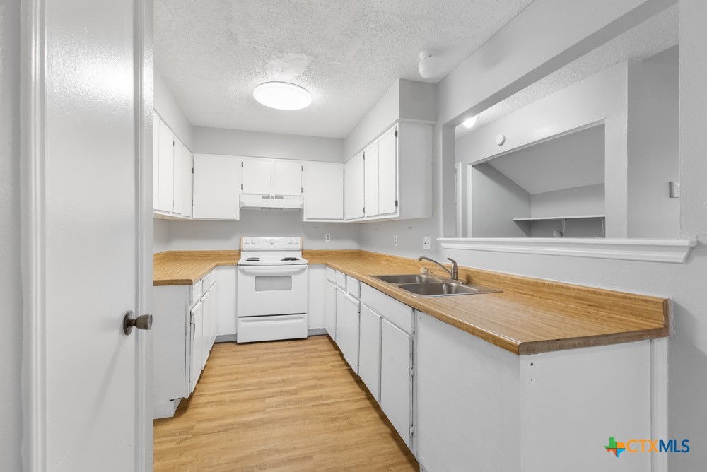 6714 Windsor Hollow Property Photo 8