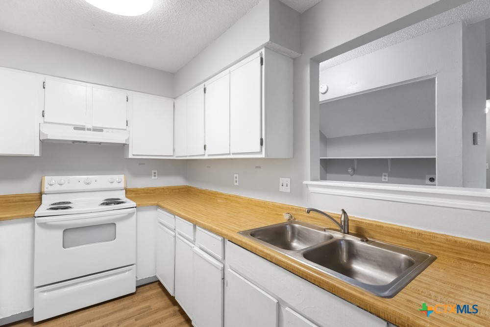 6714 Windsor Hollow Property Photo 9