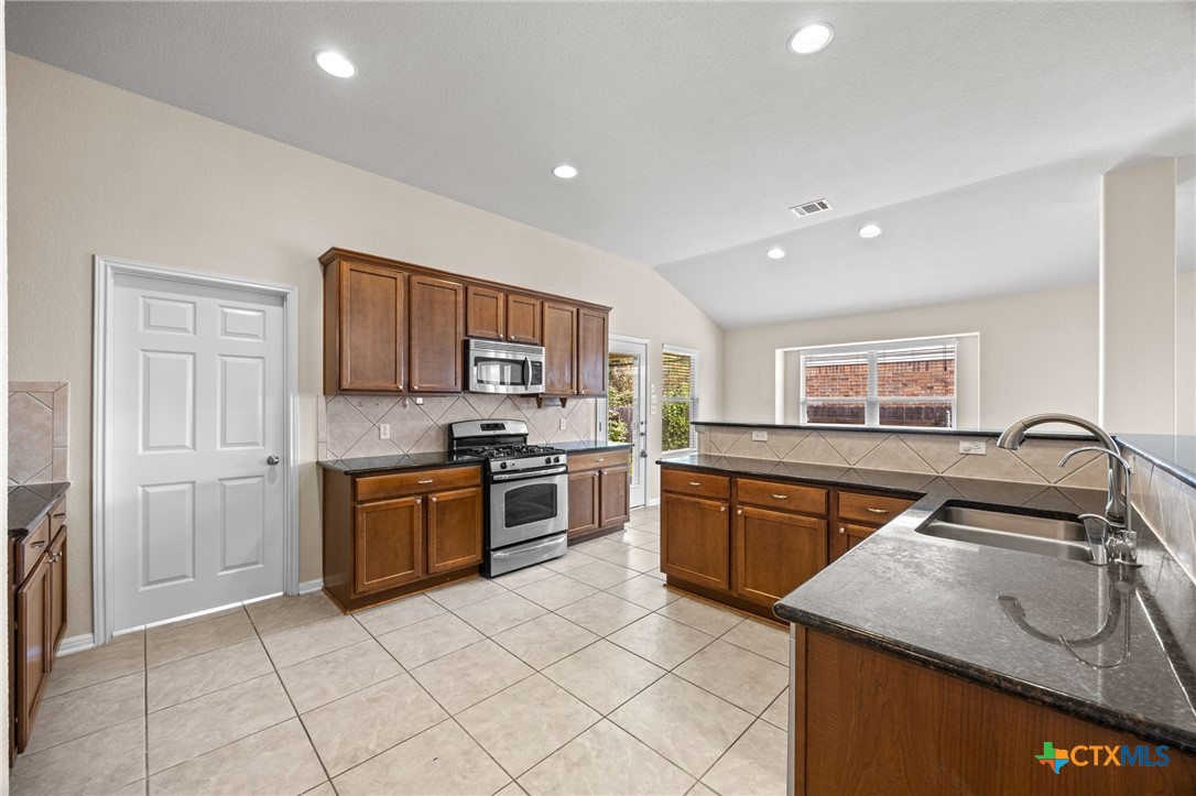 135 Justin Leonard Drive Property Photo 13