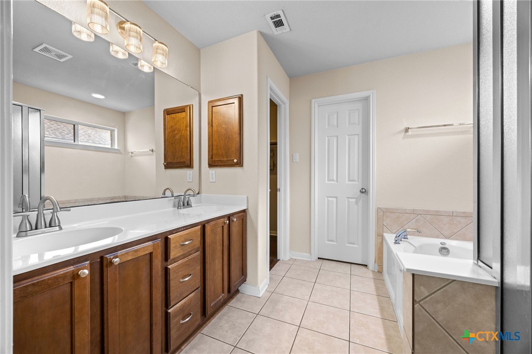 135 Justin Leonard Drive Property Photo 18