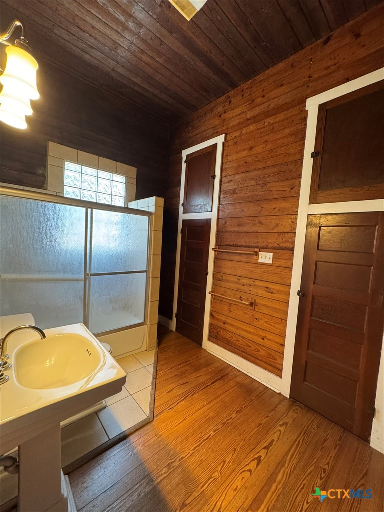 435 N Milam Street Property Photo 9