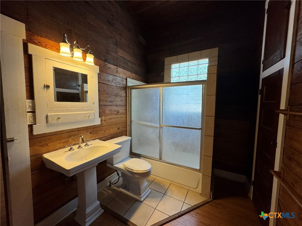435 N Milam Street Property Photo 10