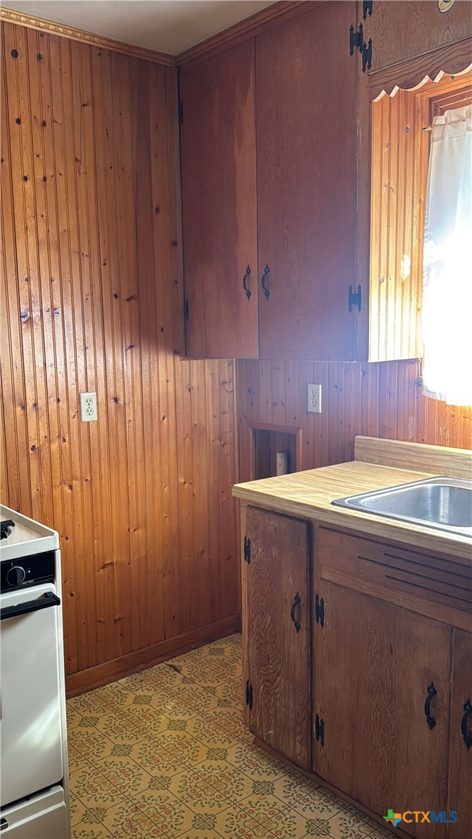 506 Kern Road Property Photo 6