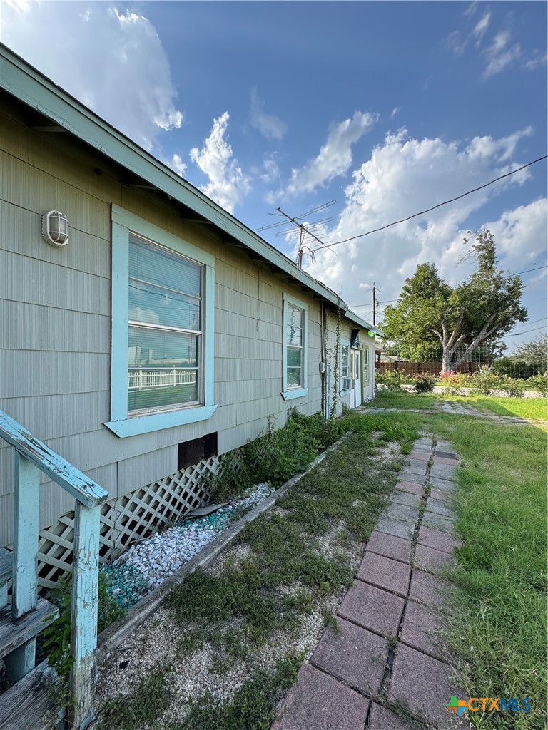 415 Creswell Drive Property Photo 3