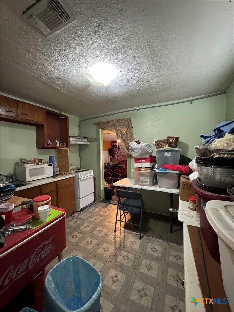 415 Creswell Drive Property Photo 10