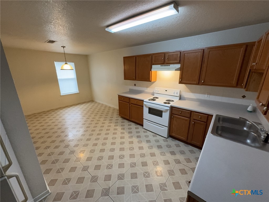 1407 Dugger Circle C Property Photo 4