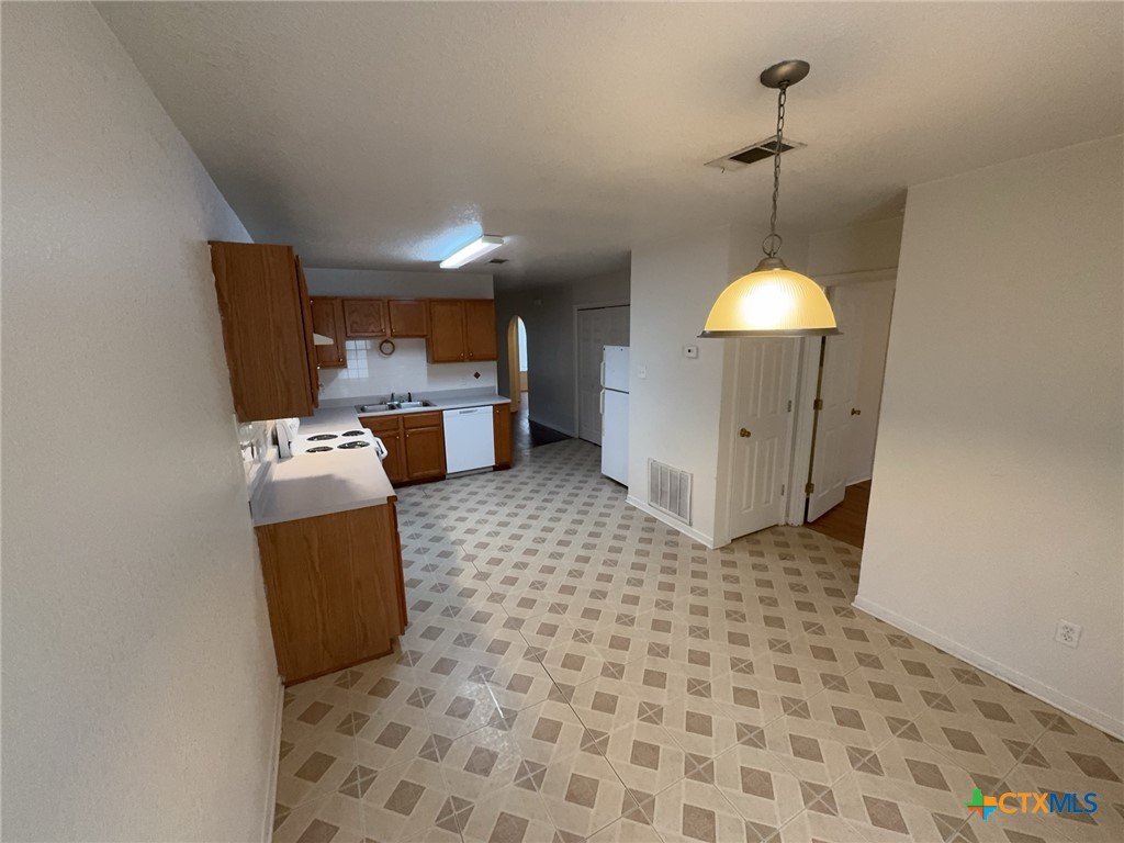 1407 Dugger Circle C Property Photo 5