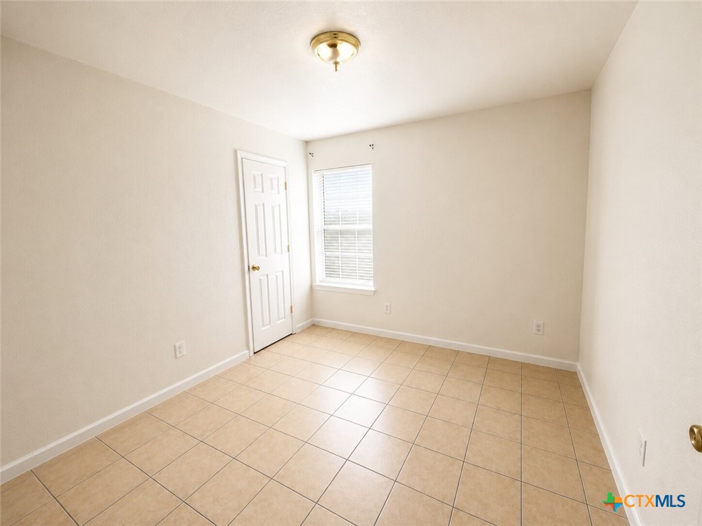 1405 Dugger Circle A Property Photo 9