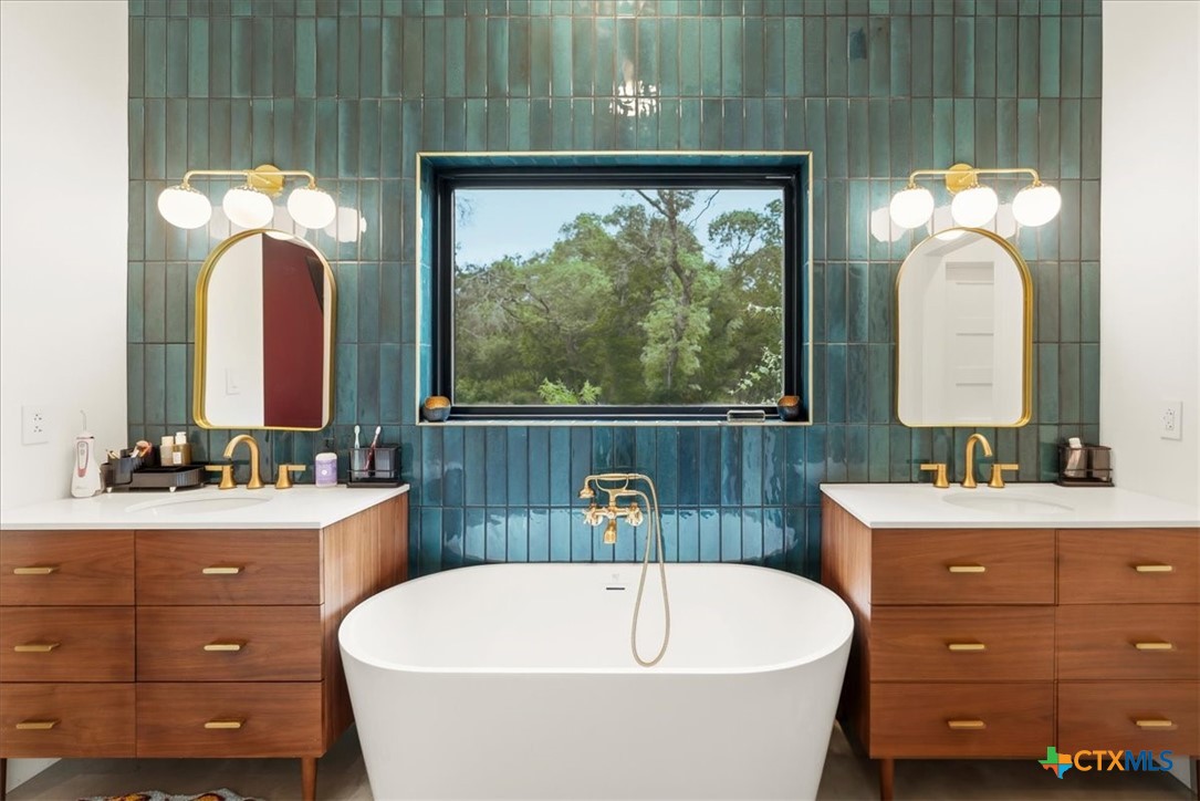 1550 Montell Road Property Photo 10