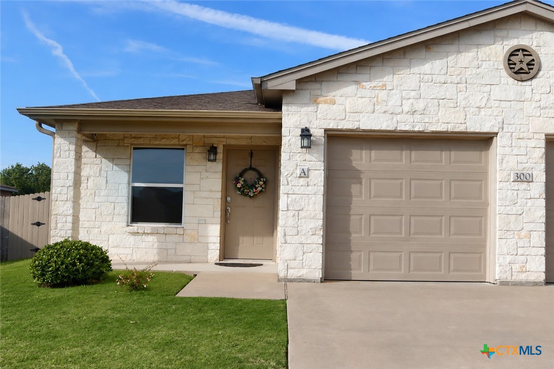 300 Lowes Boulevard A Property Photo 1