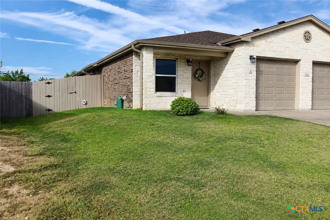300 Lowes Boulevard A Property Photo 2