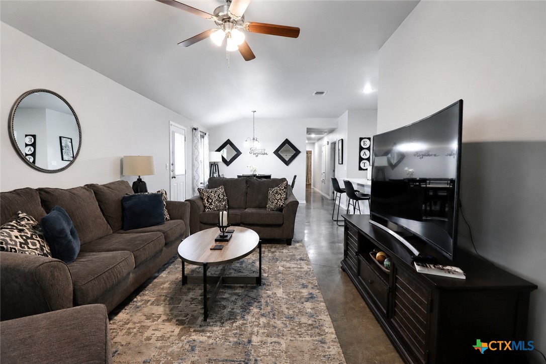 300 Lowes Boulevard A Property Photo 4